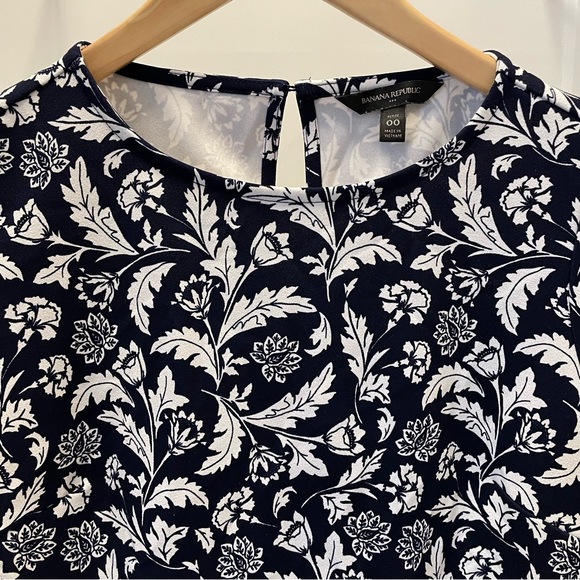 Banana Republic sheath dress - Picture 3 of 5